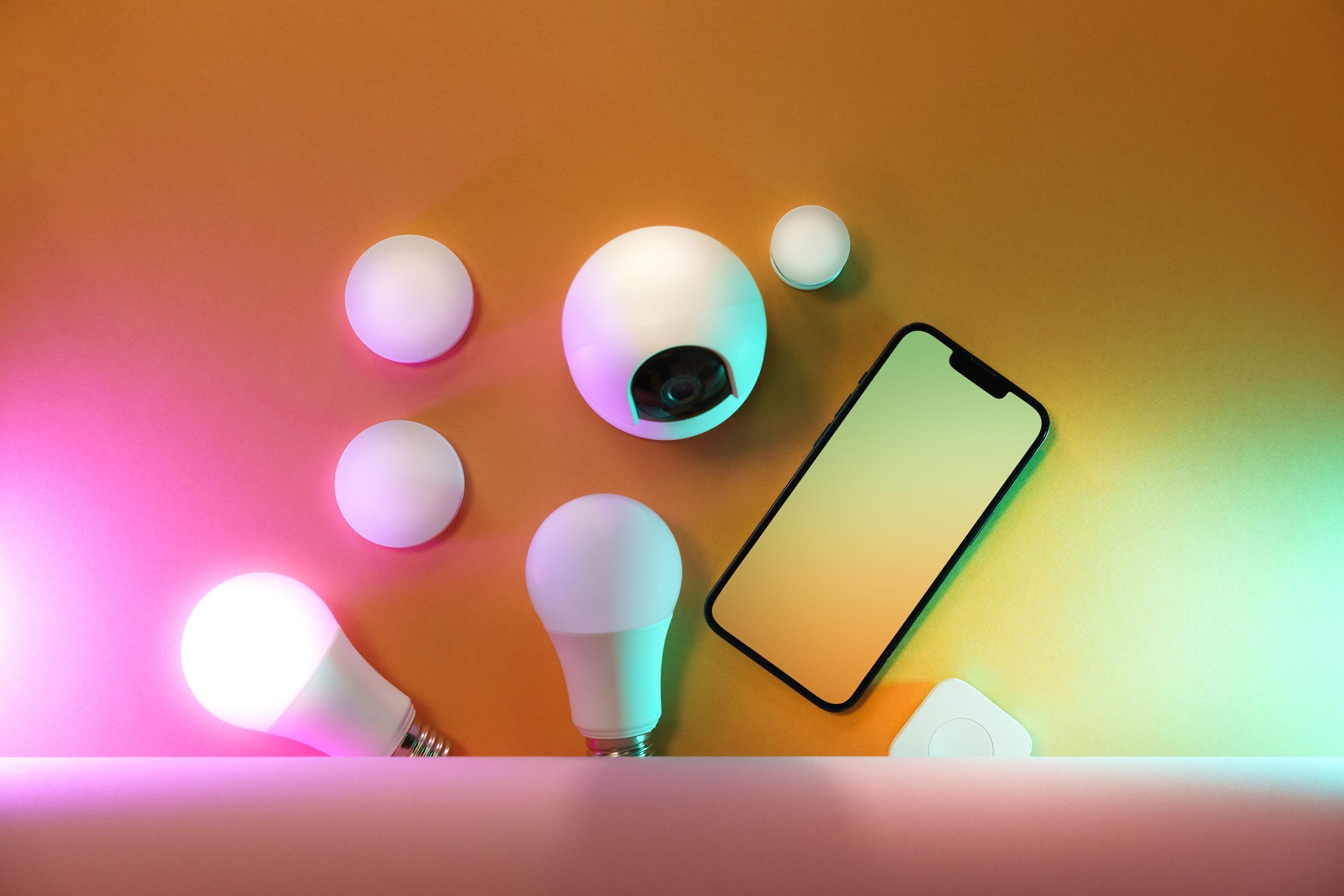 Appareils connectés et smartphone pour maison intelligente