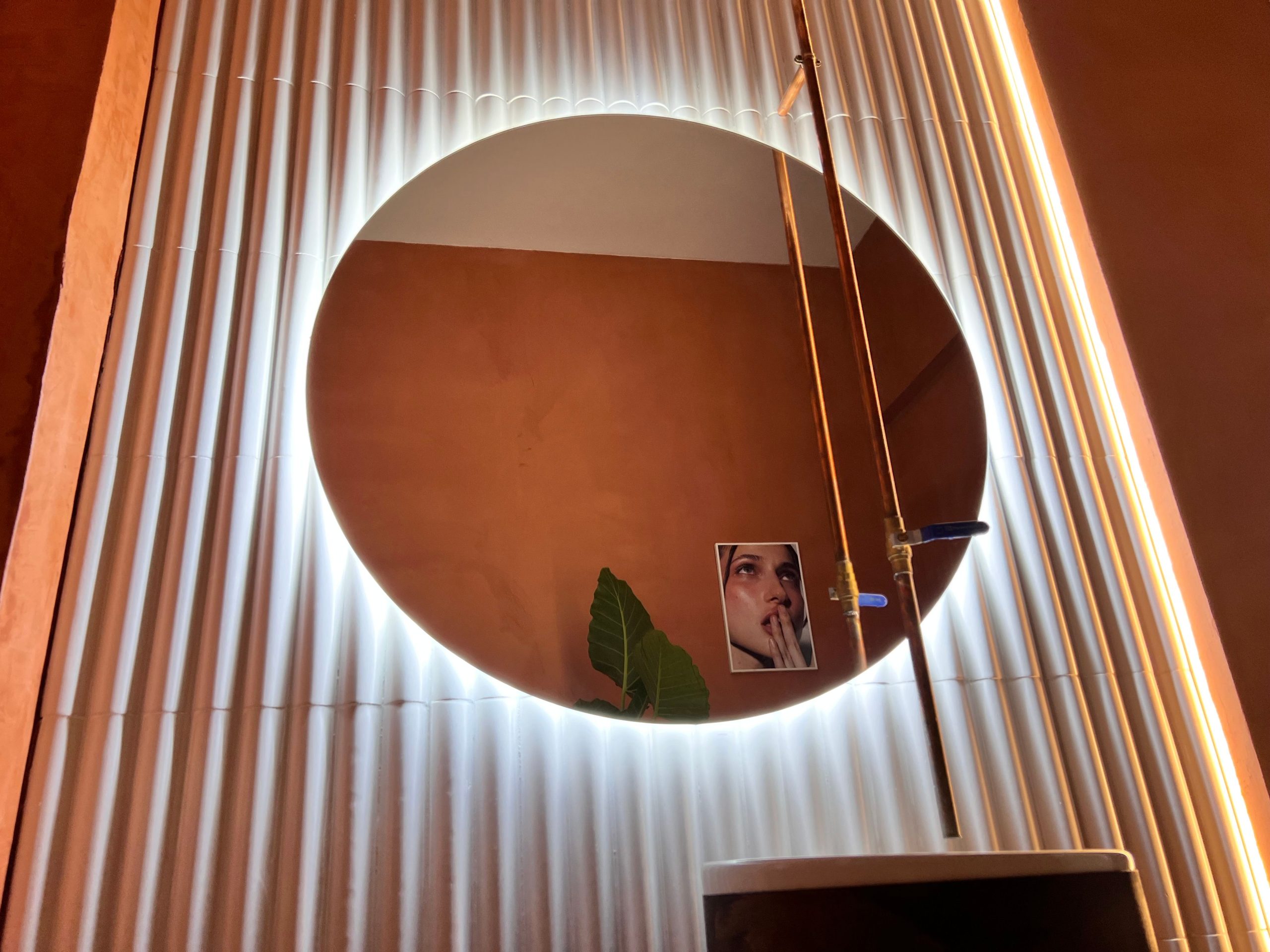 Miroir rond avec ruban LED intégré